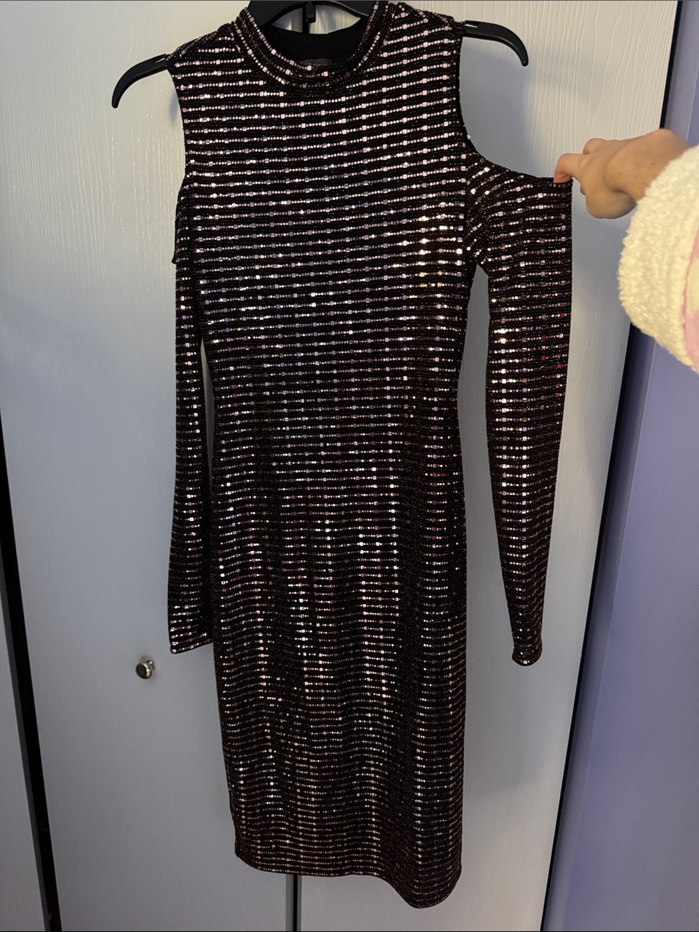 BOLD elements Black Sequin Cold-Shoulder Long Sleeve Dress
